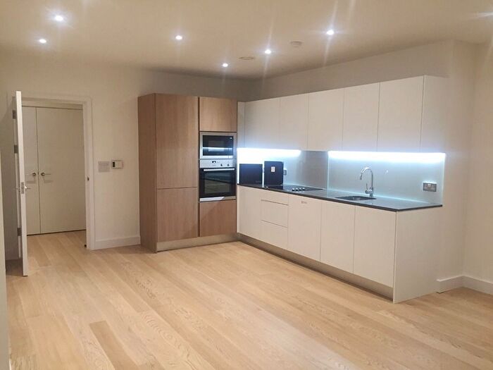 2 Bedroom Flat To Rent In Imperial Building, Duke Of Wellington Avenue, Woolwich, London, SE18