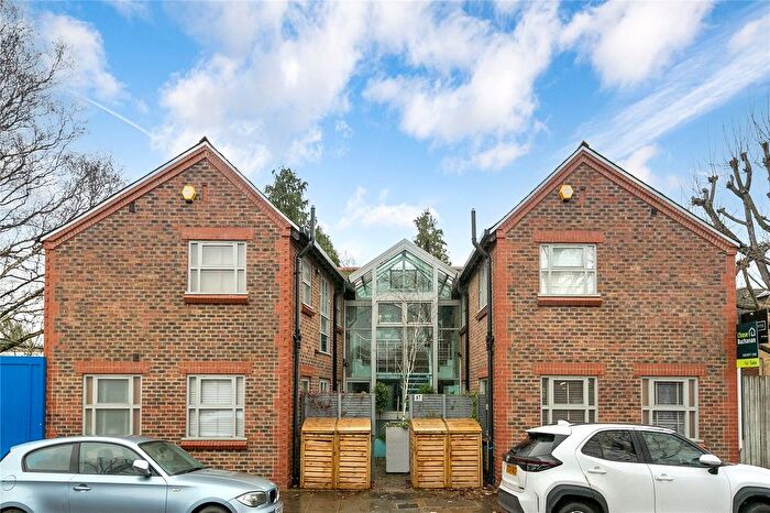 1 Bedroom Flat For Sale In Strathmore Road, Middlesex, TW11