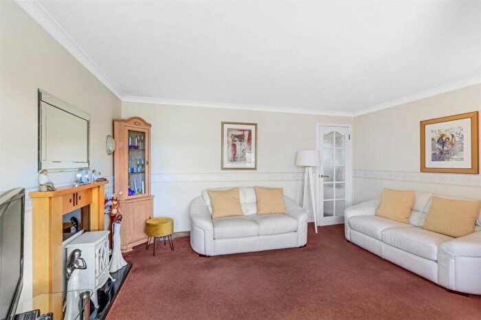 3 Bedroom Detached House For Sale In Inverewe Drive, Deaconsbank, Glasgow, Glasgow City, G46