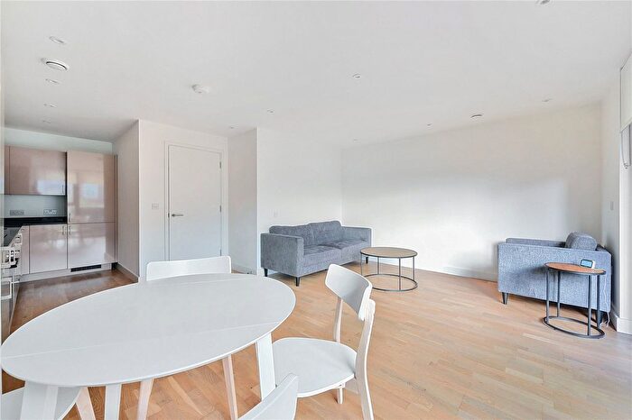 2 Bedroom Flat To Rent In Burgess Springs, Chelmsford, CM1