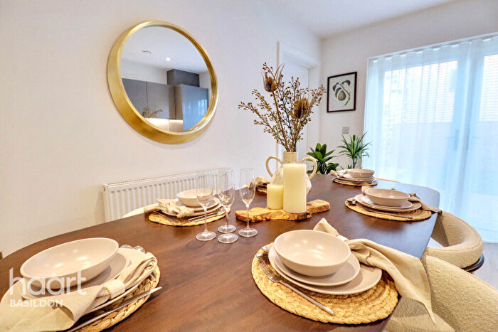 3 Bedroom End Of Terrace House For Sale In Sheppard Mews, Basildon, SS14