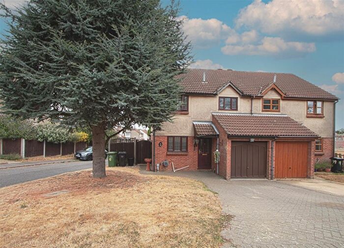 3 Bedroom Property For Sale In Windmill Heights, Billericay, CM12
