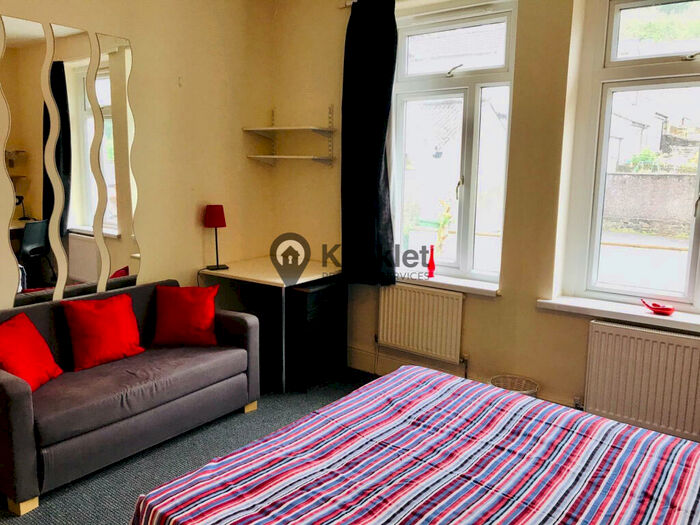6 Bedroom Semi-Detached House To Rent In Llantwit Road, Treforest, Pontypridd, Mid Glamorgan, CF37