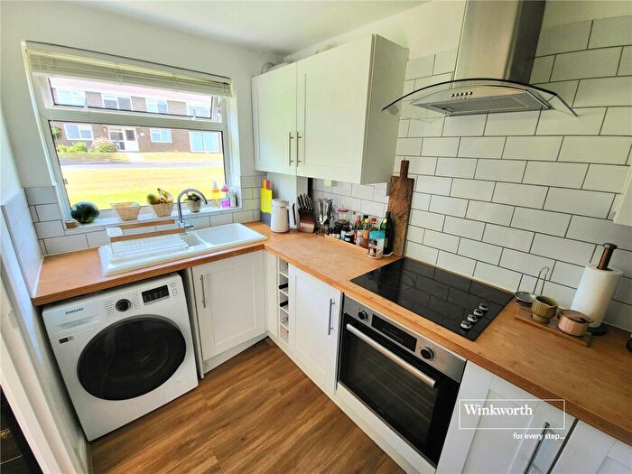 2 Bedroom Apartment To Rent In Montagu Road, Highcliffe, Christchurch, BH23