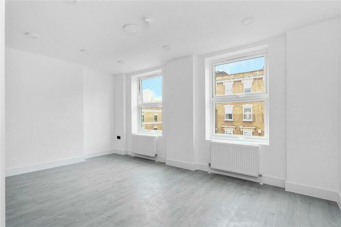 3 Bedroom Apartment To Rent In Birkbeck Mews, London, E8