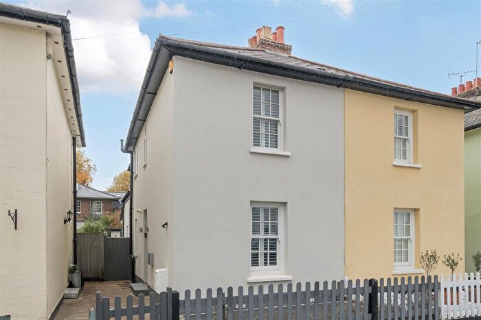 3 Bedroom Semi Detached House For Sale In Cottage Grove, Surbiton, KT6
