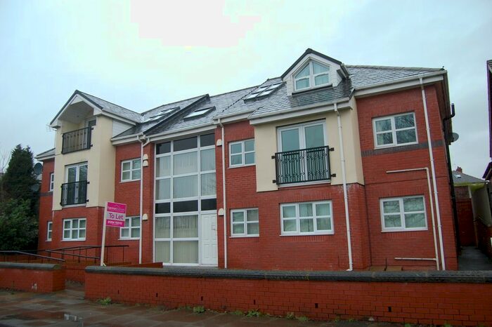 2 Bedroom Flat To Rent In Bury &amp; Rochdale Old Road, Bury, BL9