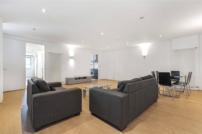 2 Bedroom Apartment To Rent In Plumbers Row, Aldgate, London, E1