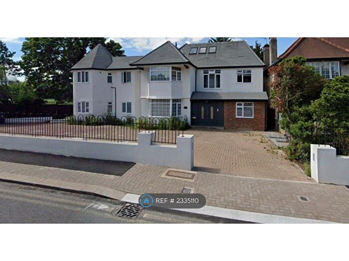 2 Bedroom Flat To Rent In Alfriston, London, NW11