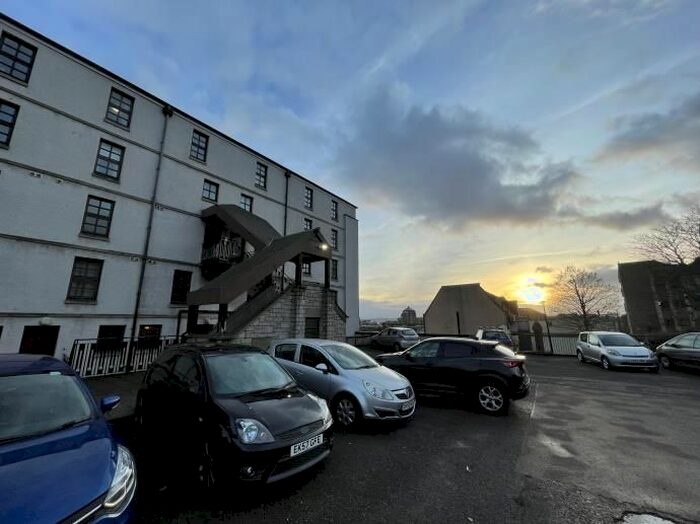 2 Bedroom Flat To Rent In Bonnethill Place, Dundee, DD1