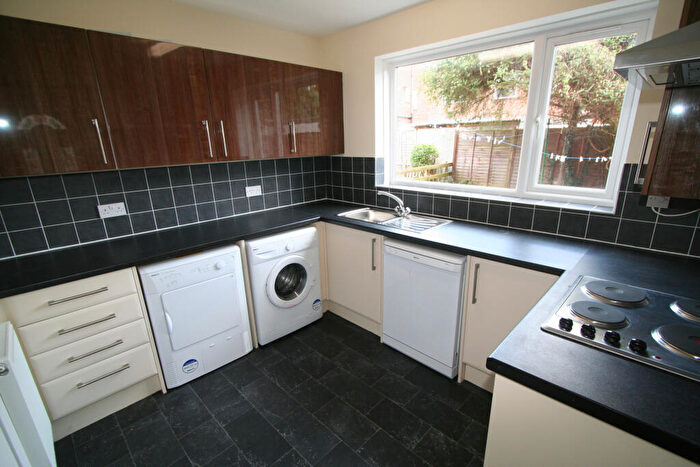 4 Bedroom House To Rent In Langdale Avenue, Leeds, LS6