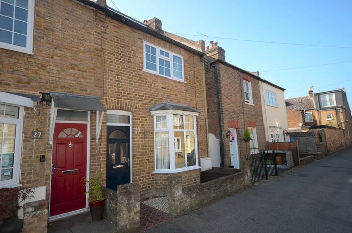 3 Bedroom End Of Terrace House To Rent In Oak Lane, Windsor, SL4