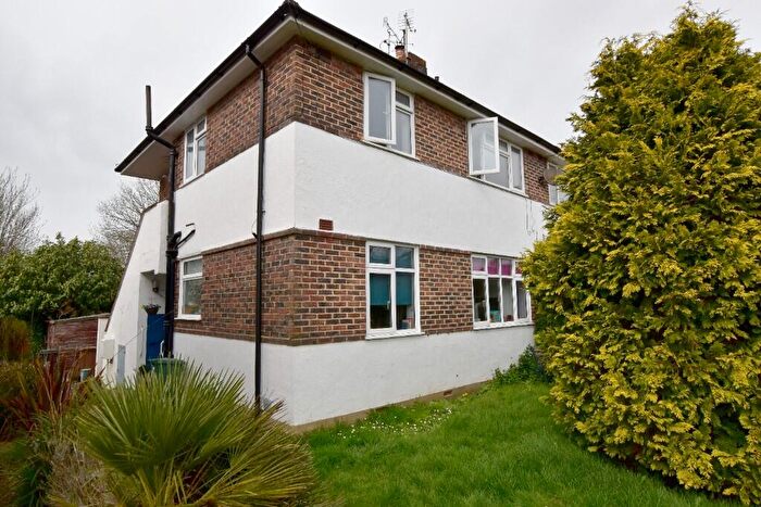 2 Bedroom Maisonette To Rent In Meadow Way, Reigate, Surrey, RH2