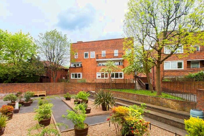 3 Bedroom Flat To Rent In Cowdenbeath Path, Kings Cross, N1