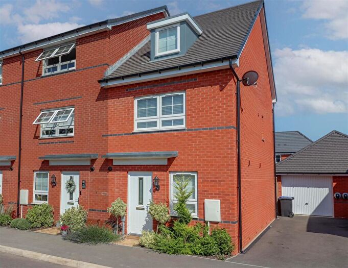 4 Bedroom End Of Terrace House For Sale In Buttle Close, Upper Lighthorne, CV33