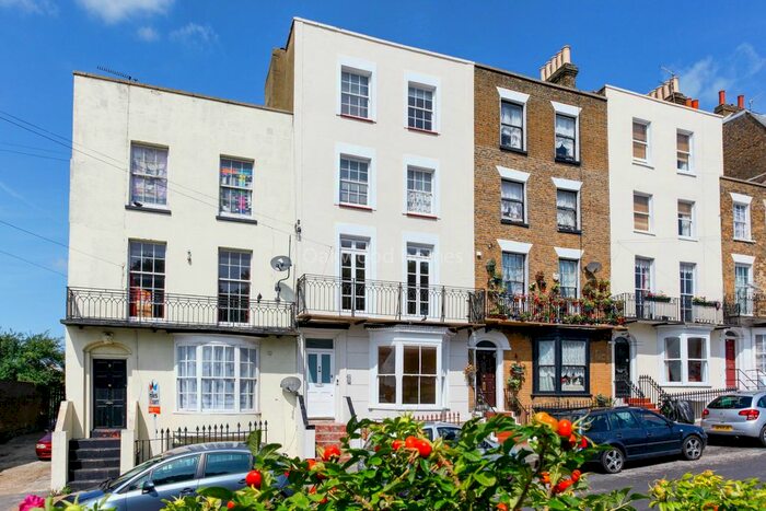 1 Bedroom Flat To Rent In Trinity Square, Margate, CT9