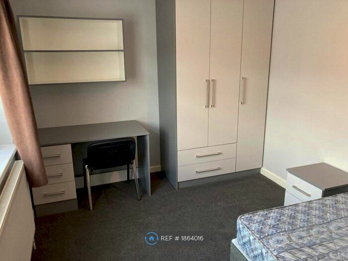 6 Bedroom End Of Terrace House To Rent In Clent Road, Reading, RG2