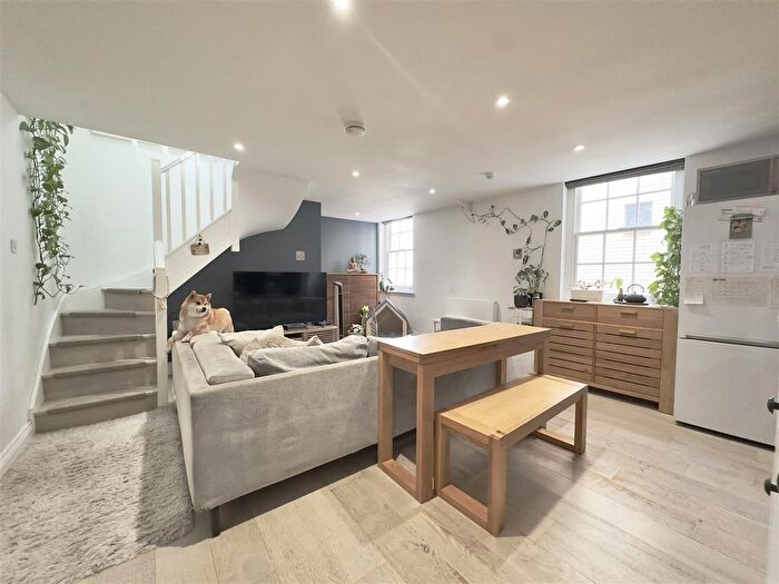 1 Bedroom Flat To Rent In Wandsworth High Street, London, SW18