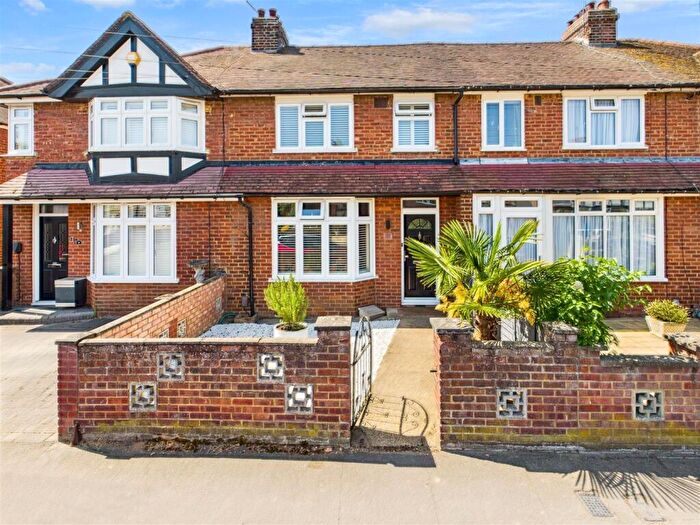 3 Bedroom Terraced House For Sale In Garden Road, Walton-On-Thames, KT12