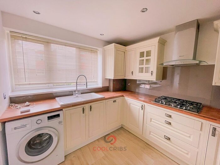 3 Bedroom Flat To Rent In Cherry Close, London, NW9