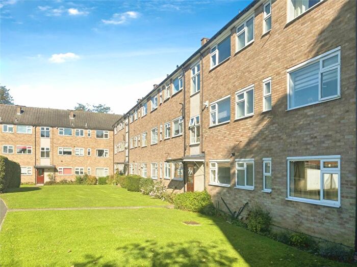 2 Bedroom Flat To Rent In Overton Road, Sutton, Surrey, SM2