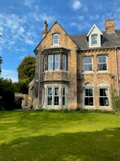 1 Bedroom Flat To Rent In Flat, , Southfield, HU13