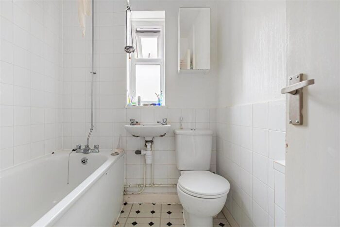 1 Bedroom Flat To Rent In Maxted Road, Peckham, SE15