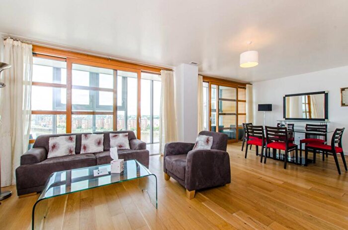 2 Bedroom Flat To Rent In Falcon Wharf, Battersea, London, SW11