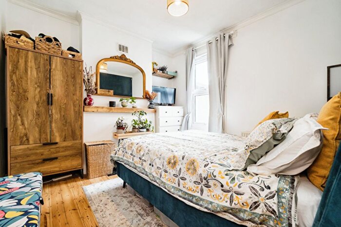 2 Bedroom Maisonette For Sale In Caulfield Road, East Ham, London, E6