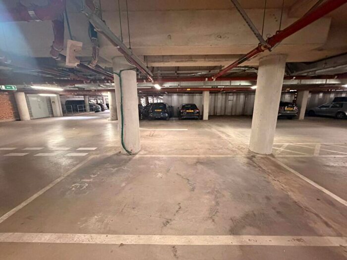 Garage / Parking To Rent In Parking Space, Southstand Apartments, N5