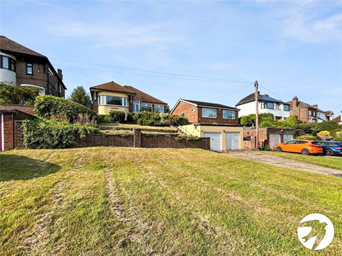 3 Bedroom Bungalow To Rent In Watling Street, Rochester, Kent, ME2