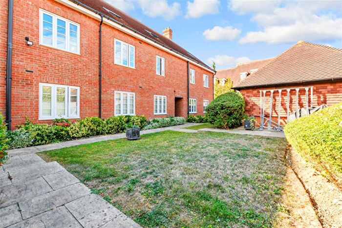 2 Bedroom Flat For Sale In Southbank, Hextable, Swanley, Kent, BR8