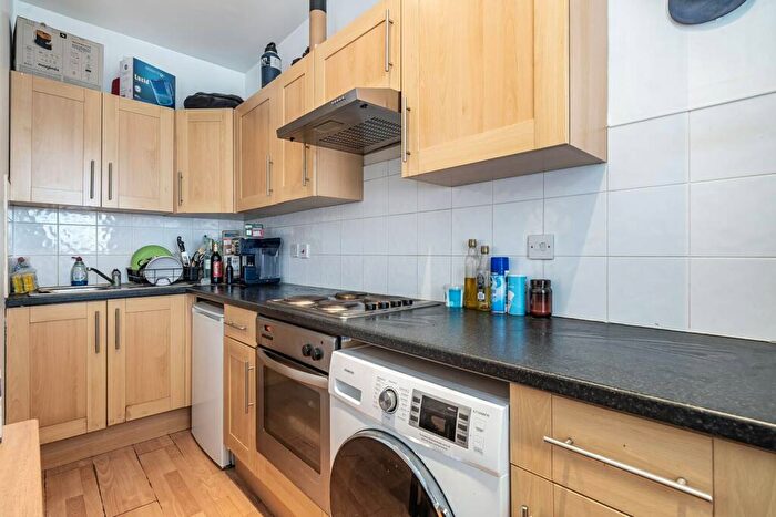 1 Bedroom Flat For Sale In St Johns Hill, Clapham Junction, London, SW11