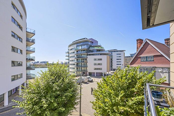 2 Bedroom Flat For Sale In Ebb Court, Docklands, London, E16