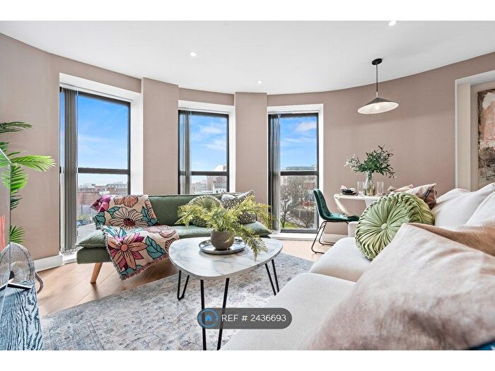 1 Bedroom Flat To Rent In Centenary House, Leeds, LS2