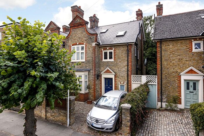 5 Bedroom Semi-Detached House To Rent In Durham Road, London, SW20