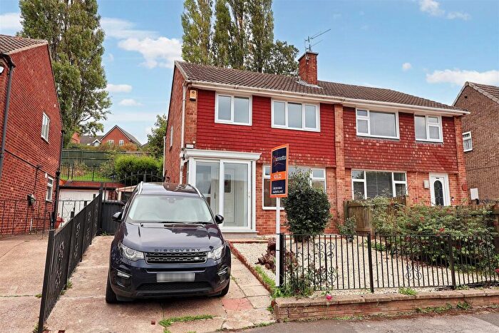 3 Bedroom Semi-Detached House For Sale In Hunter Road, Arnold, Nottingham, NG5