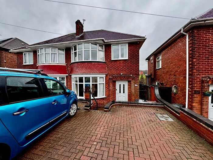 3 Bedroom Semi Detached House For Sale In Wentworth Road, Coalville, LE67