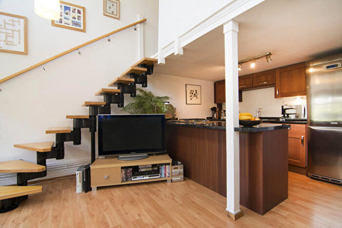 2 Bedroom Apartment To Rent In School Bell Mews, Bow, E3