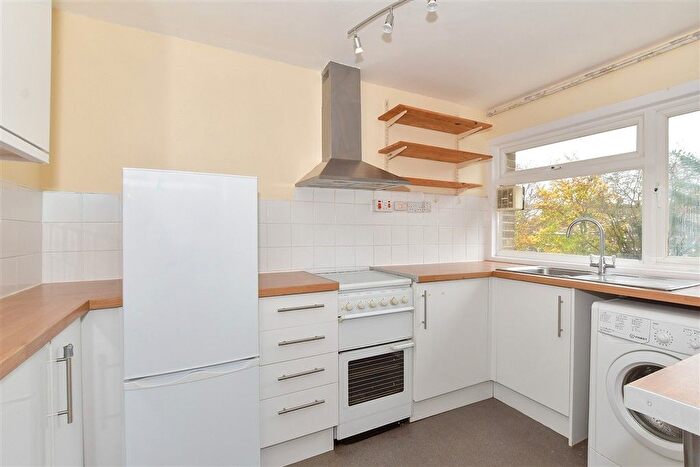 1 Bedroom Flat For Sale In Dunsfold Close, Crawley, West Sussex, RH11