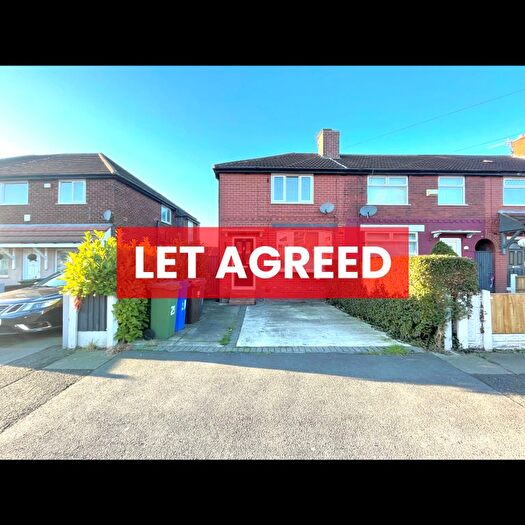 2 Bedroom End Of Terrace House To Rent In Clough Road, Manchester, M43