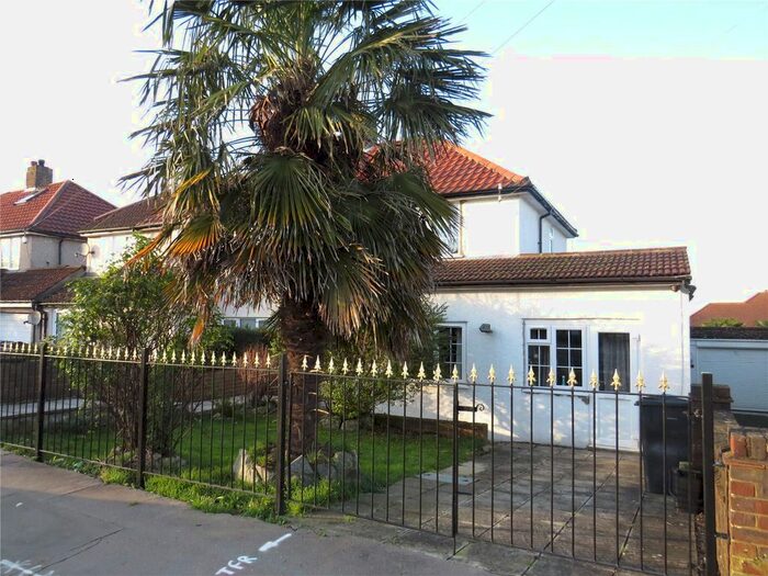 Studio To Rent In Aldrich Crescent, New Addington, Croydon, Surrey, CR0