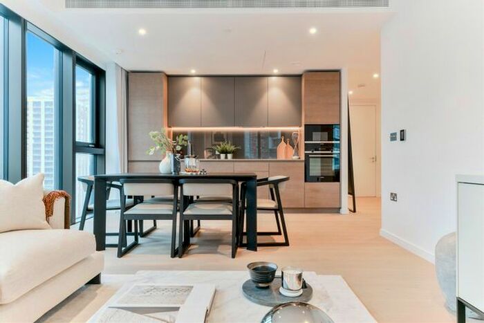 2 Bedroom Flat To Rent In George Street, London, E14