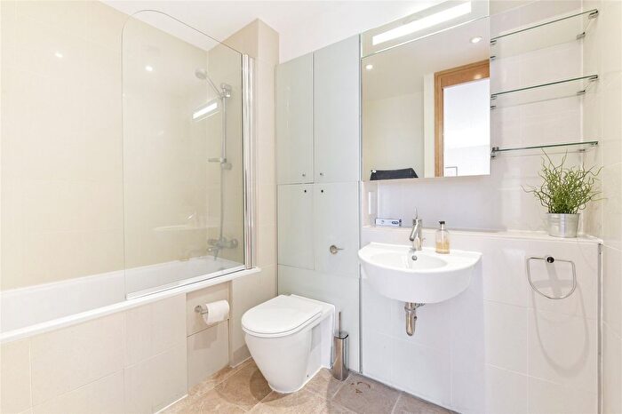 3 Bedroom Flat To Rent In Albert Embankment, Albert Embankment, SE1