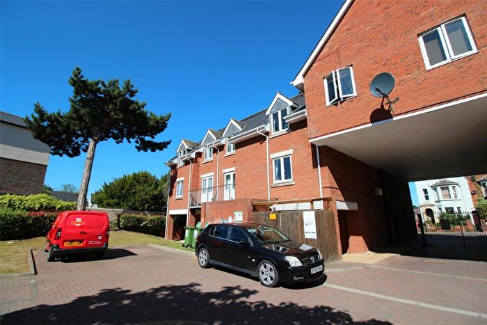 1 Bedroom Flat To Rent In Sanders Place, Walsworth Road, Hitchin, SG4
