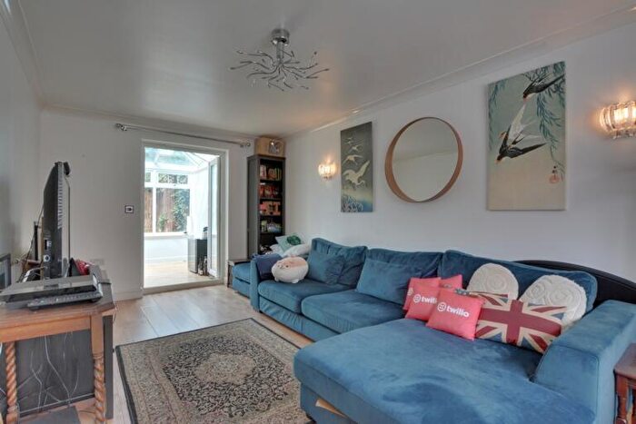 3 Bedroom Detached House To Rent In Spring Close, Southgate, RH11