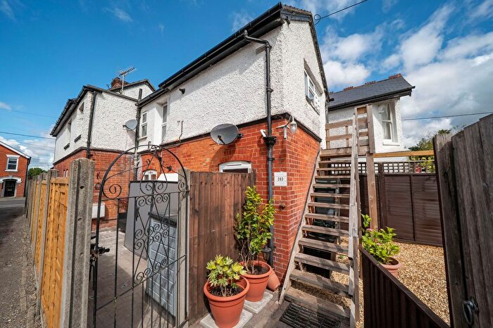 2 Bedroom Flat For Sale In Old Winton Road, Andover, SP10