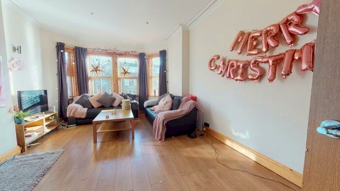 3 Bedroom Flat To Rent In Bainbrigge Road, Headingley, Leeds, LS6