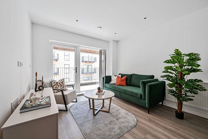 2 Bedroom Flat To Rent In Calvary Court, Woolwich, SE18