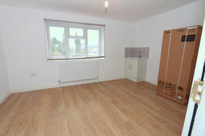 Property To Rent In The Approach, Enfield, EN1